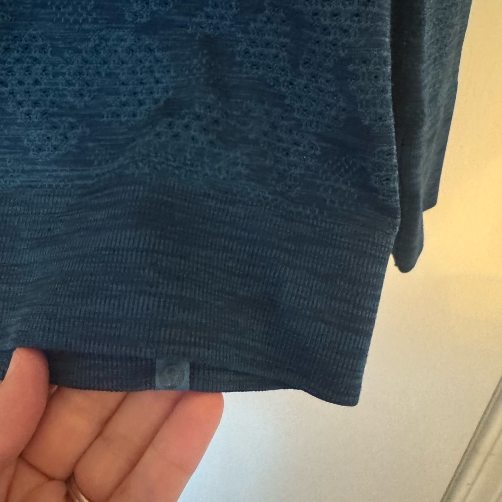 Lululemon Breeze By Long Sleeve
Pacific Teal / Night Diver - Picture 5 of 8